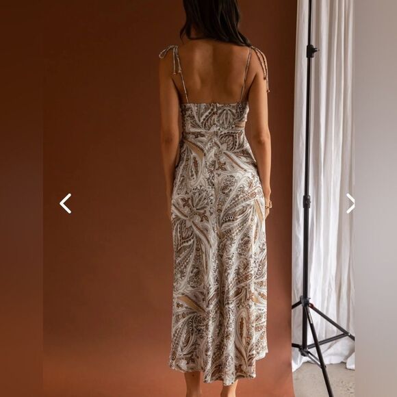 ABOUT TOWN TIED SHOULDER MIDI DRESS PAISLEY WHITE by Selfie Leslie - Picture 3 of 6